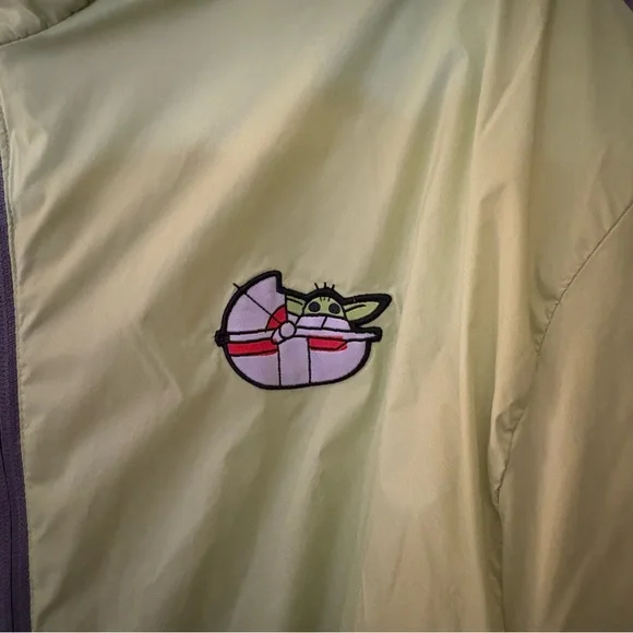 Star Wars Mandalorian Reversible Puffer Jacket Grogu Black Green Small - Picture 6 of 11